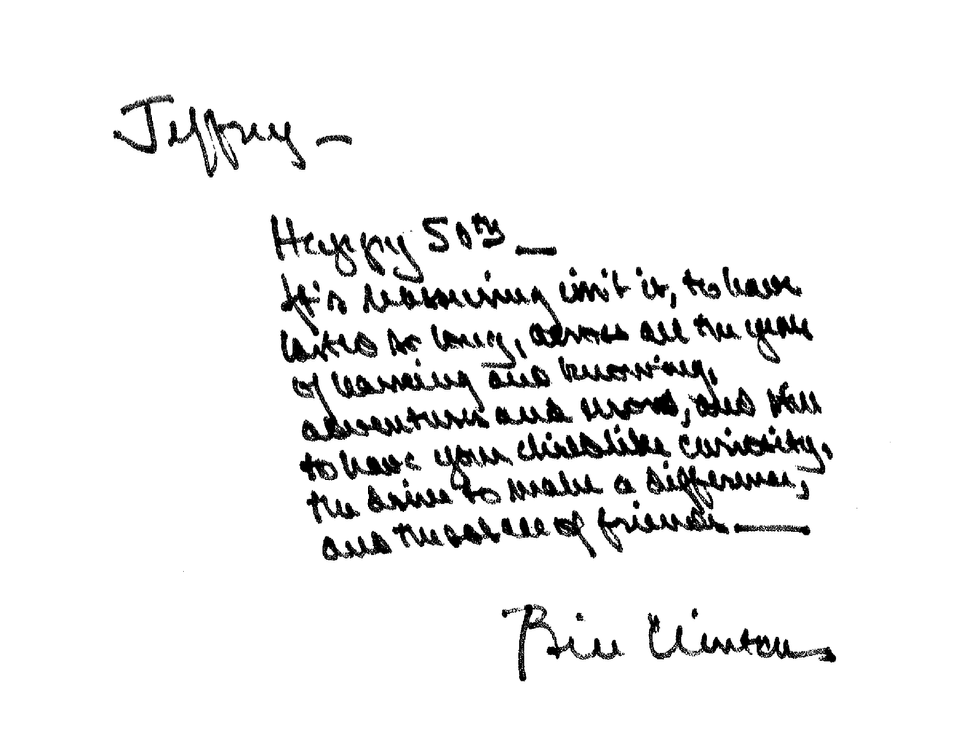 Una nota en el libro del cumpleaños n.º 50 de Jeffrey Epstein que parece haber sido firmada por el expresidente Bill Clinton