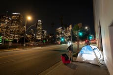 Mayoría en EEUU cree que decisiones personales mantienen a la gente en la pobreza, según encuesta