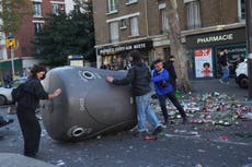 Manifestantes chocan con la policía en París mientras el movimiento "Bloqueemos todo" gana fuerza