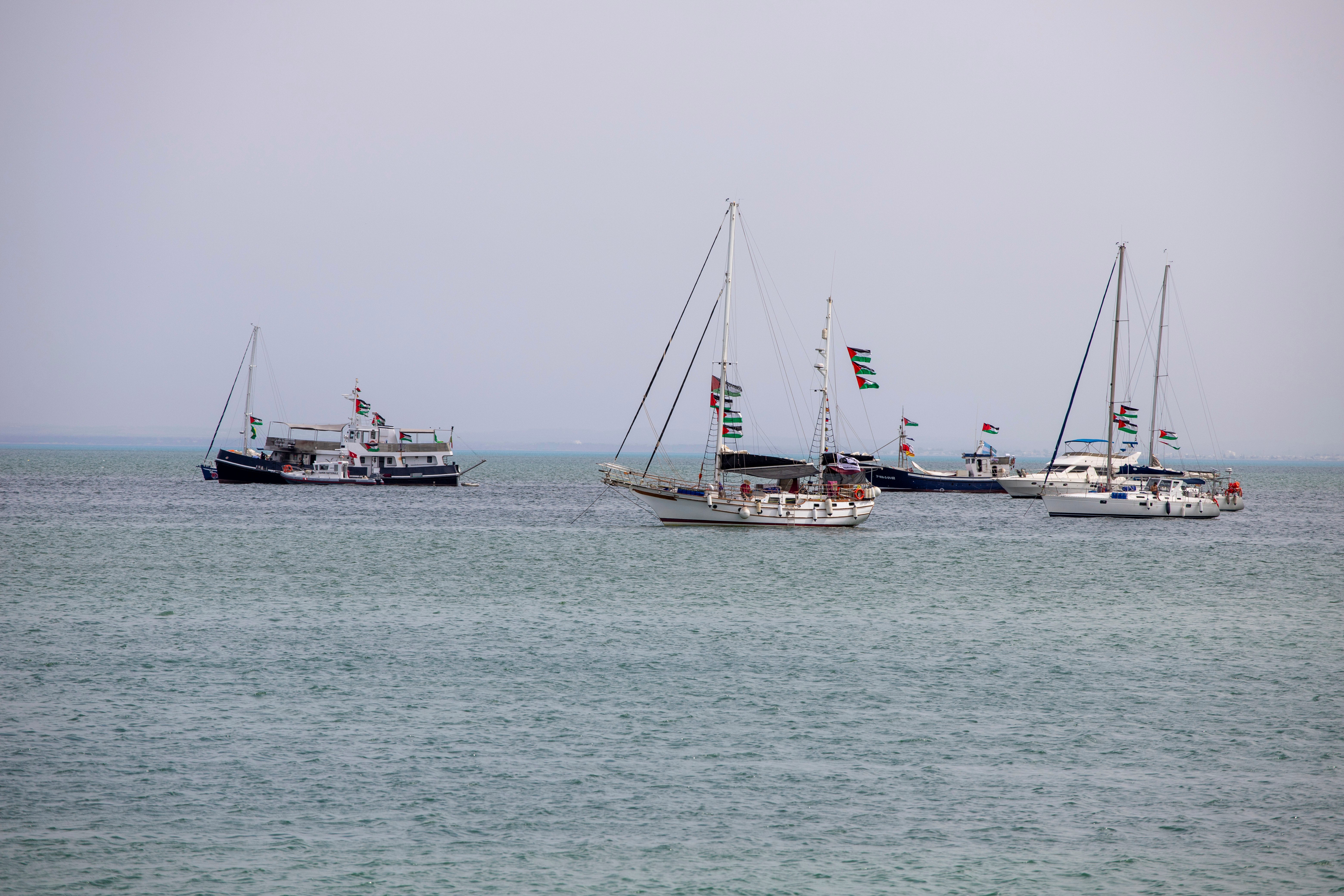 Los barcos de la Global Sumud Flotilla permanecen fondeados frente a las costas de Túnez