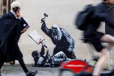 La obra de Banksy que retiraron de los tribunales londinenses contenía un gran error