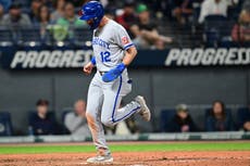 Nick Loftin impulsa carrera del empate y anota en el 7mo inning; Reales superan 4-3 a Guardianes