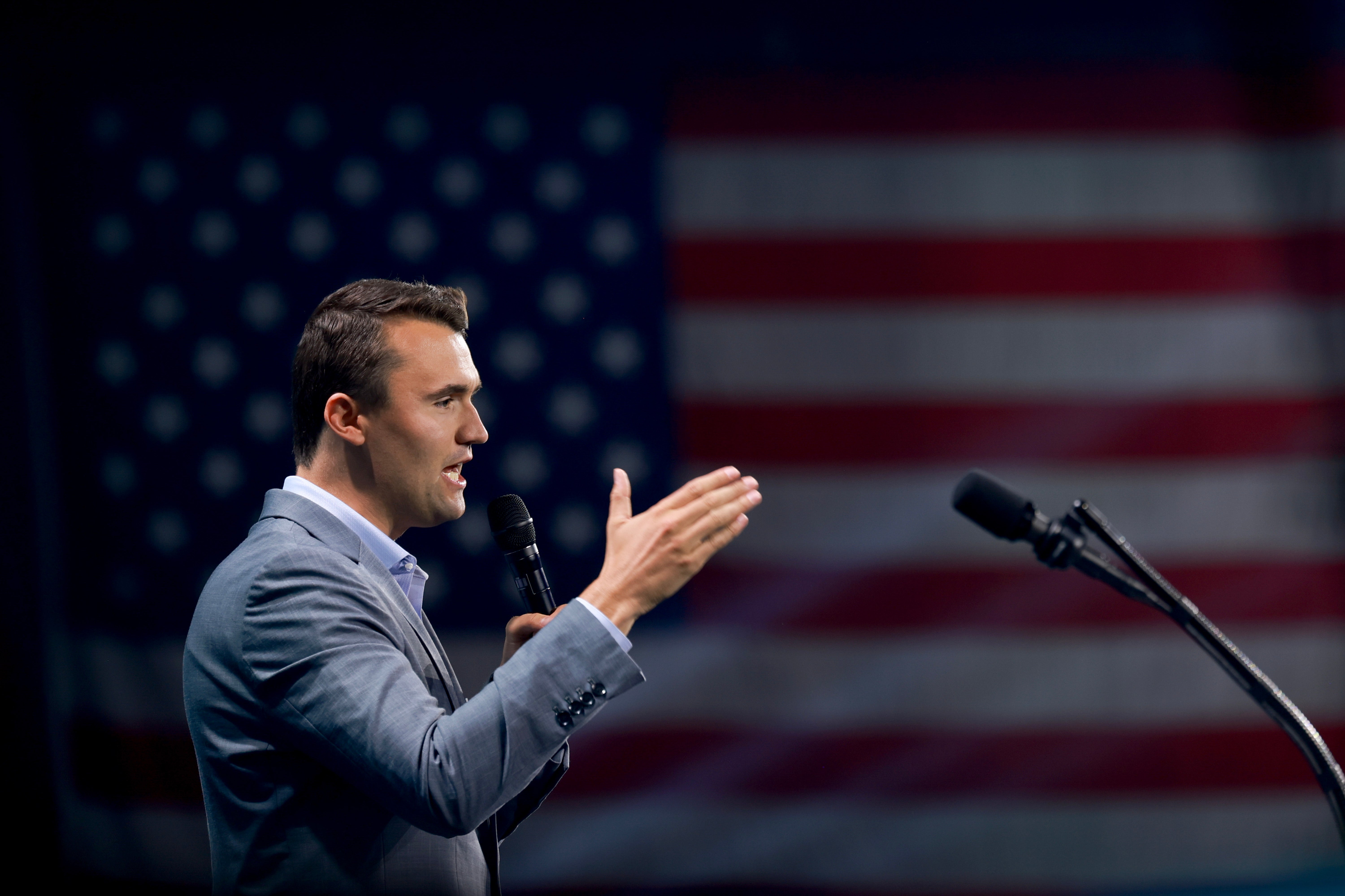 Charlie Kirk tenía apenas 18 años cuando fundó Turning Point USA, pero rápidamente se convirtió en una de las voces más influyentes de la derecha en Estados Unidos