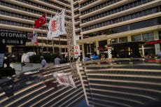 Las autoridades turcas toman la principal televisora del país como parte de una investigación fiscal