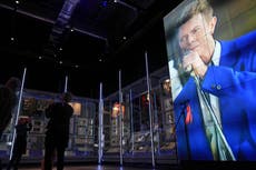 Archivo de David Bowie se abre en Londres, mostrando cinco décadas de creatividad incansable