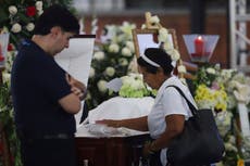 Cientos despiden en El Salvador al sacerdote jesuita José María Tojeira