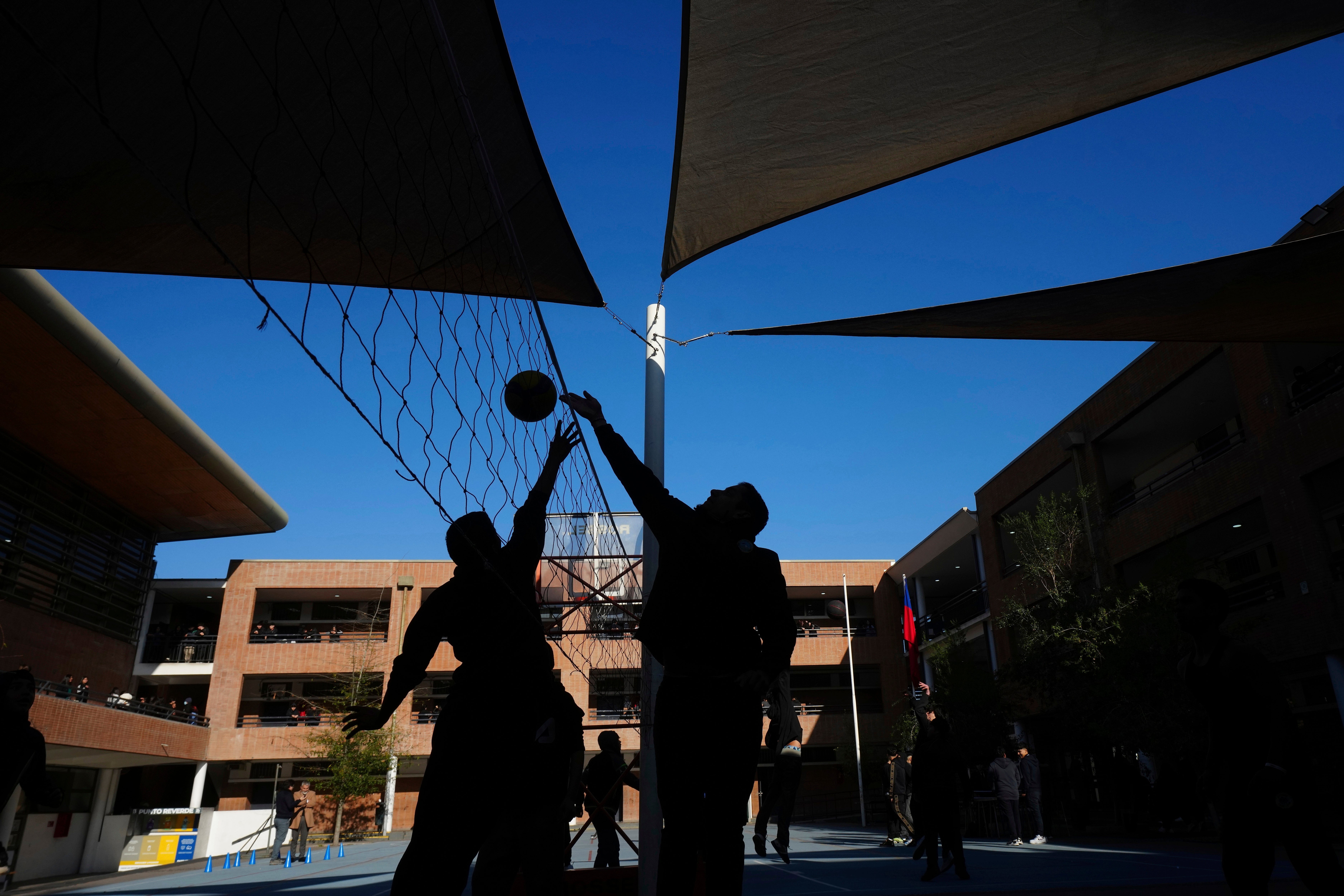 CHILE-EDUCACIÓN-TELÉFONOS