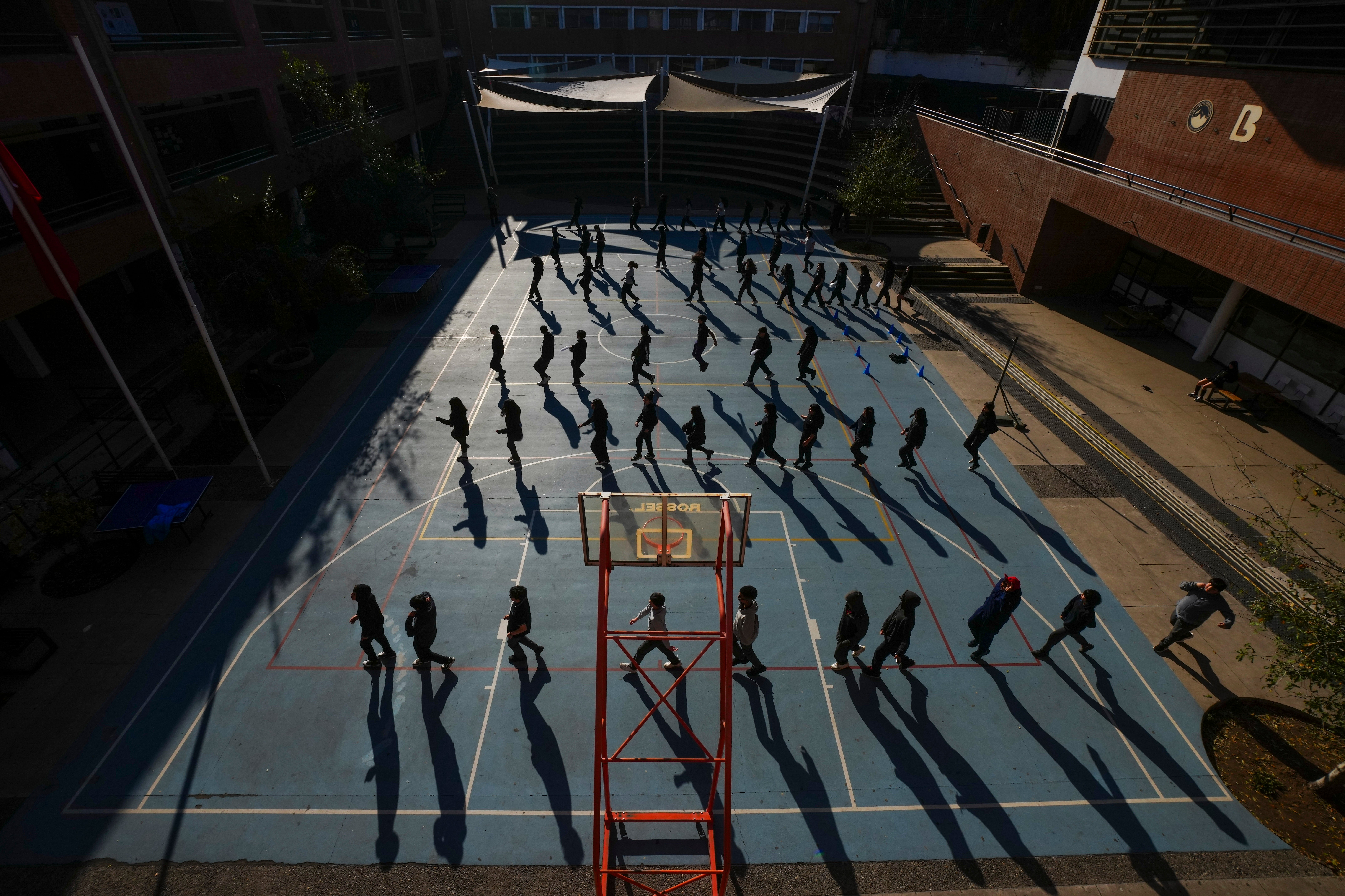 CHILE-EDUCACIÓN-TELÉFONOS