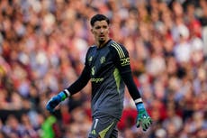 Man United confirma a Bayindir en el arco para clásico contra Man City pese a fichaje de Lammens