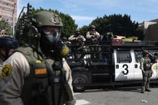 Legisladores de California aprueban ley que prohíbe uso de máscaras entre agentes del orden público