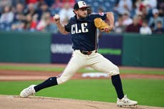 Tanner Bibee lanza juego de 2 hits y Guardianes vencen 4-0 a Medias Blancas