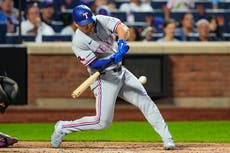 Langford encabeza remontada de Rangers ante Mets, que caen por 8va vez consecutiva, 3-2