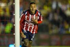 Chivas cortan mala racha con triunfo de 2-1 ante América en el Clásico mexicano