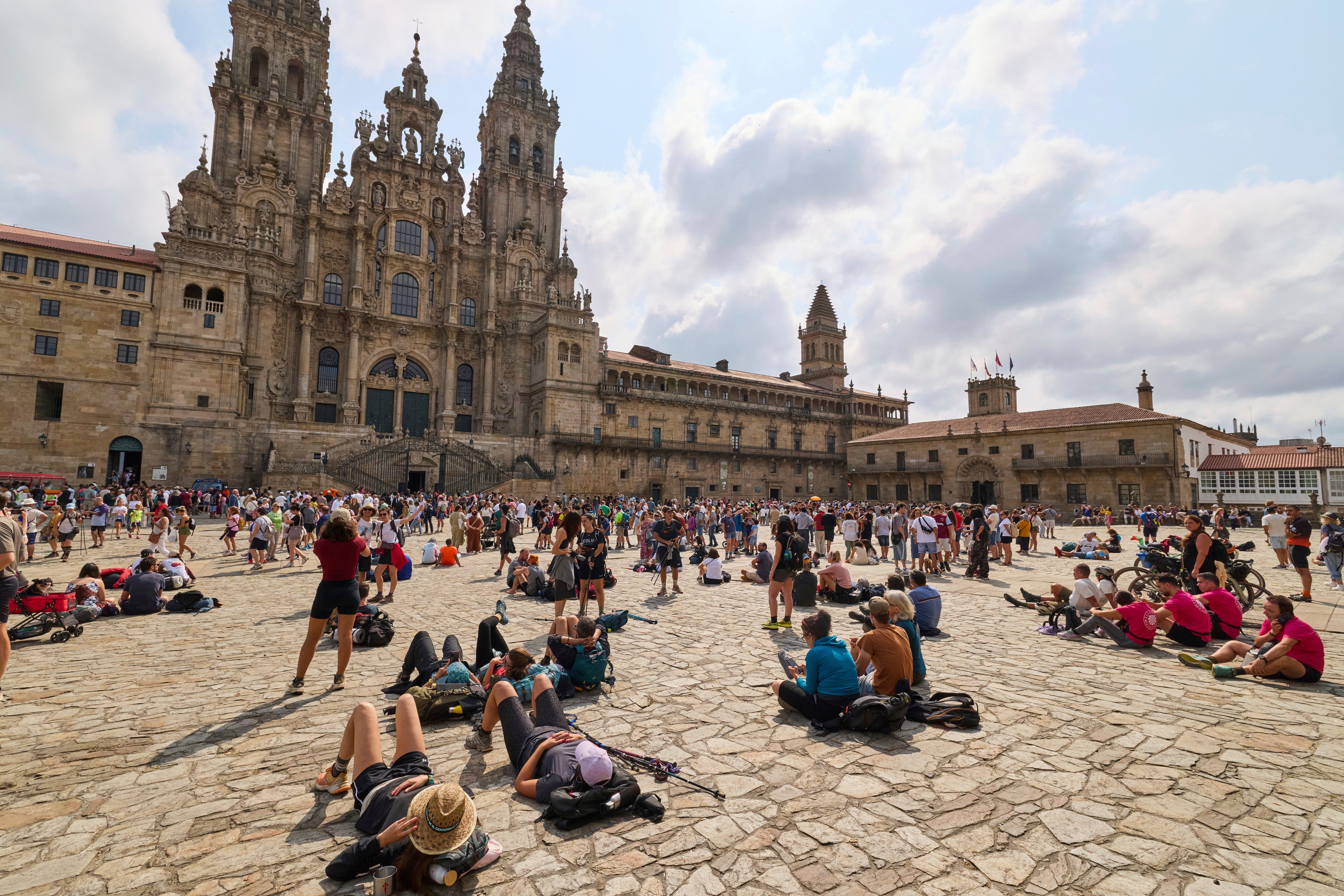 Los peregrinos convierten Santiago de Compostela en un nuevo foco mundial de turismo excesivo