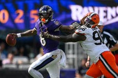 Jackson lanza cuatro pases de TD y los Ravens cierran fuerte para vencer 41-17 a Browns