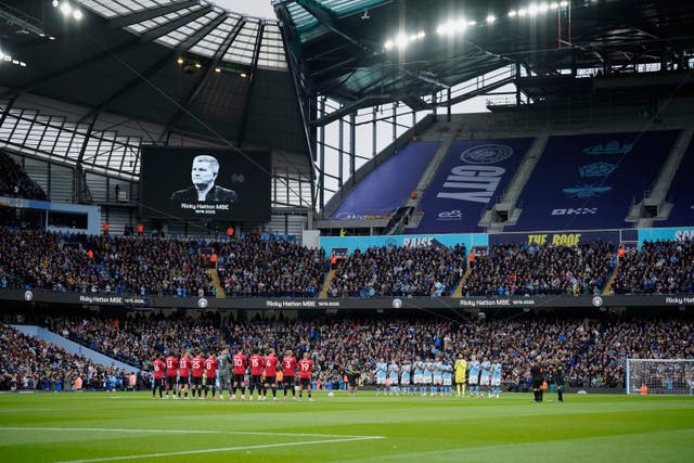 MANCHESTER-HOMENAJE-HATTO