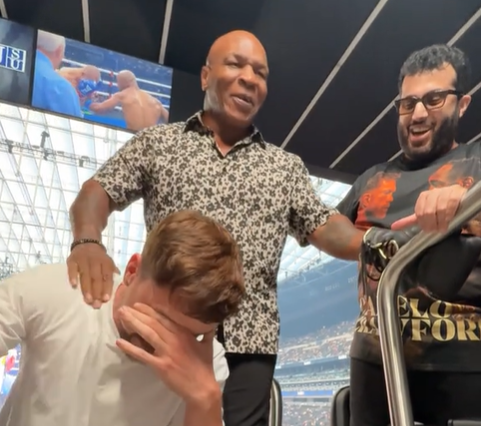 Mike Tyson golpea a MrBeast con un puñetazo antes de la megapelea entre Canelo Álvarez y Terence Crawford