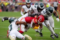 Defensa de Eagles brilla en repetición del Super Bowl al vencer 20-17 a Chiefs