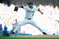 El lanzador de los Cerveceros José Quintana se somete a una resonancia tras lesión