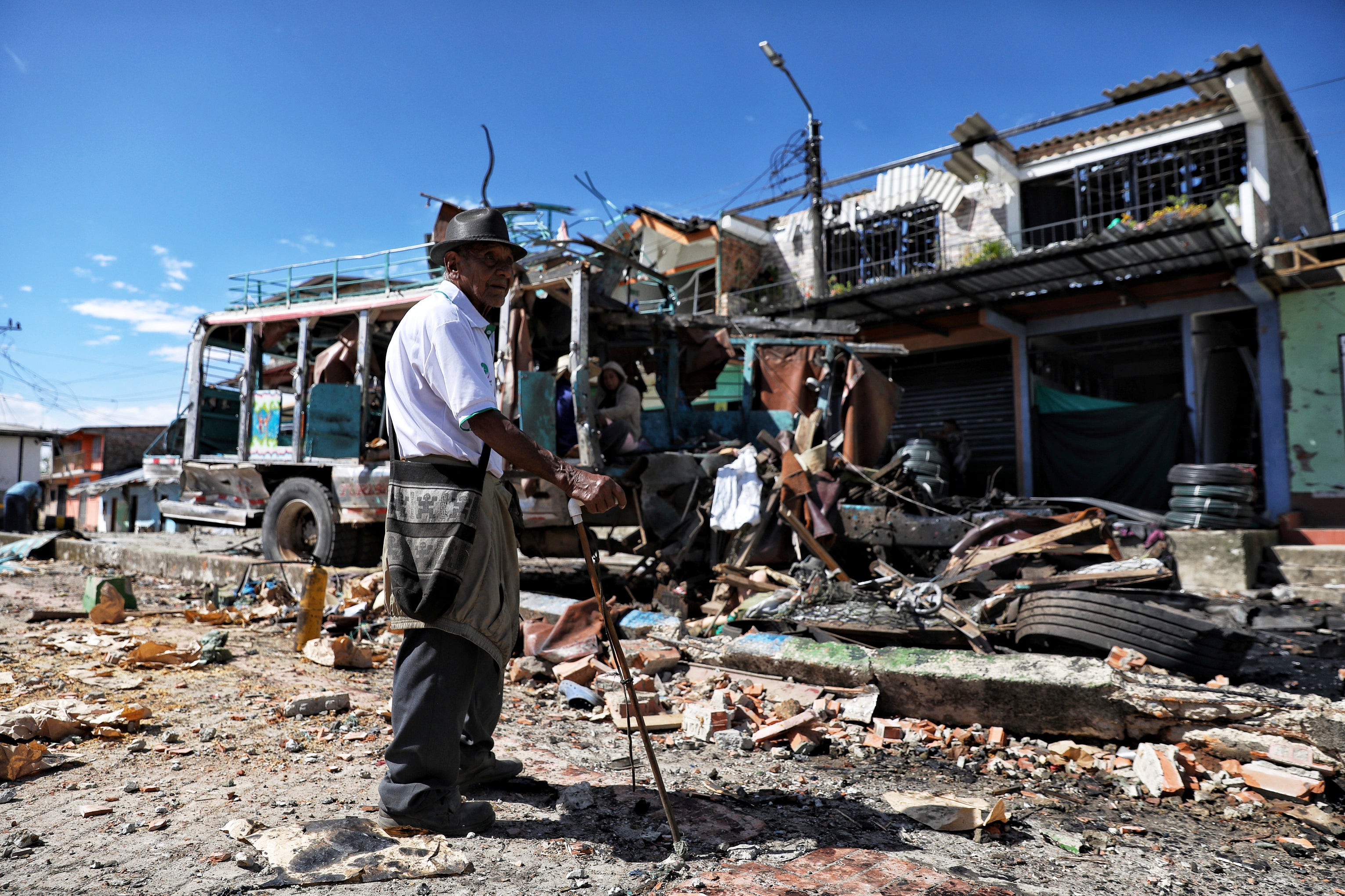 "La eucaristía fue interrumpida por las balas", relata sacerdote de pueblo atacado en Colombia