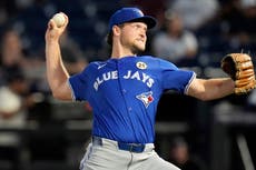 Yesavage poncha a nueve en debut impresionante y Azulejos vencen 2-1 a Rays en 11 entradas