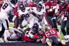 Baker Mayfield y Rachaad White coronan remontada de los Bucs en victoria 20-19 sobre los Texans