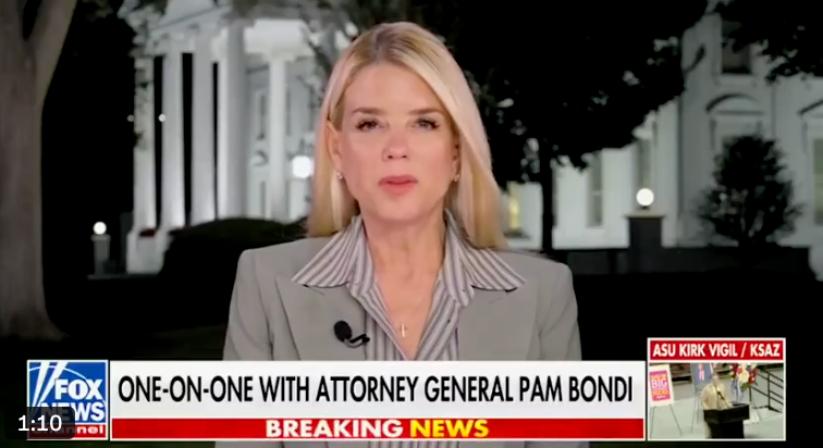 Carlson apuntó contra la fiscal general Pam Bondi por unas declaraciones que hizo el lunes y que desataron fuertes críticas tanto de la derecha como de la izquierda