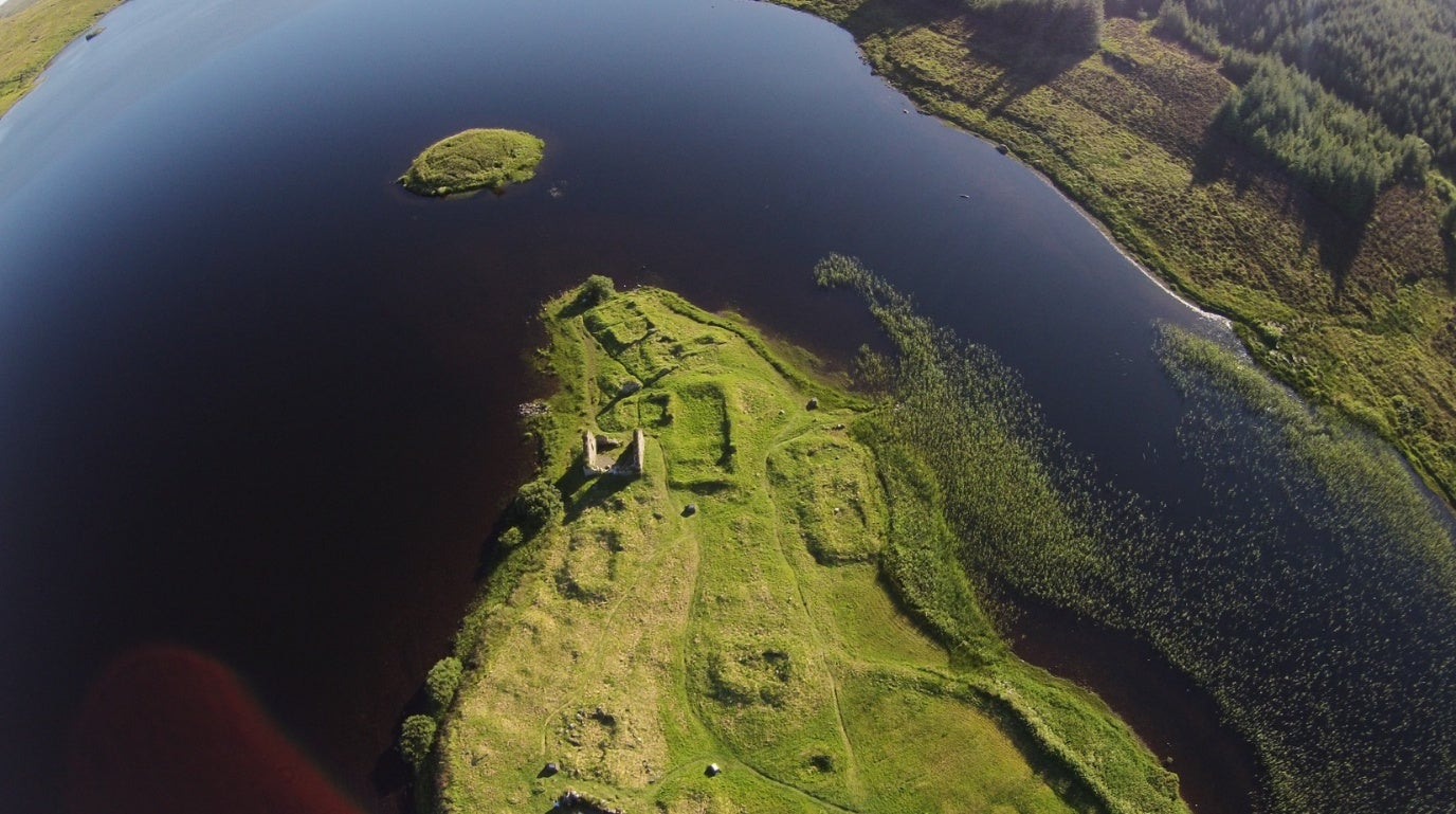 Fotografía de Finlaggan tomada con un dron
