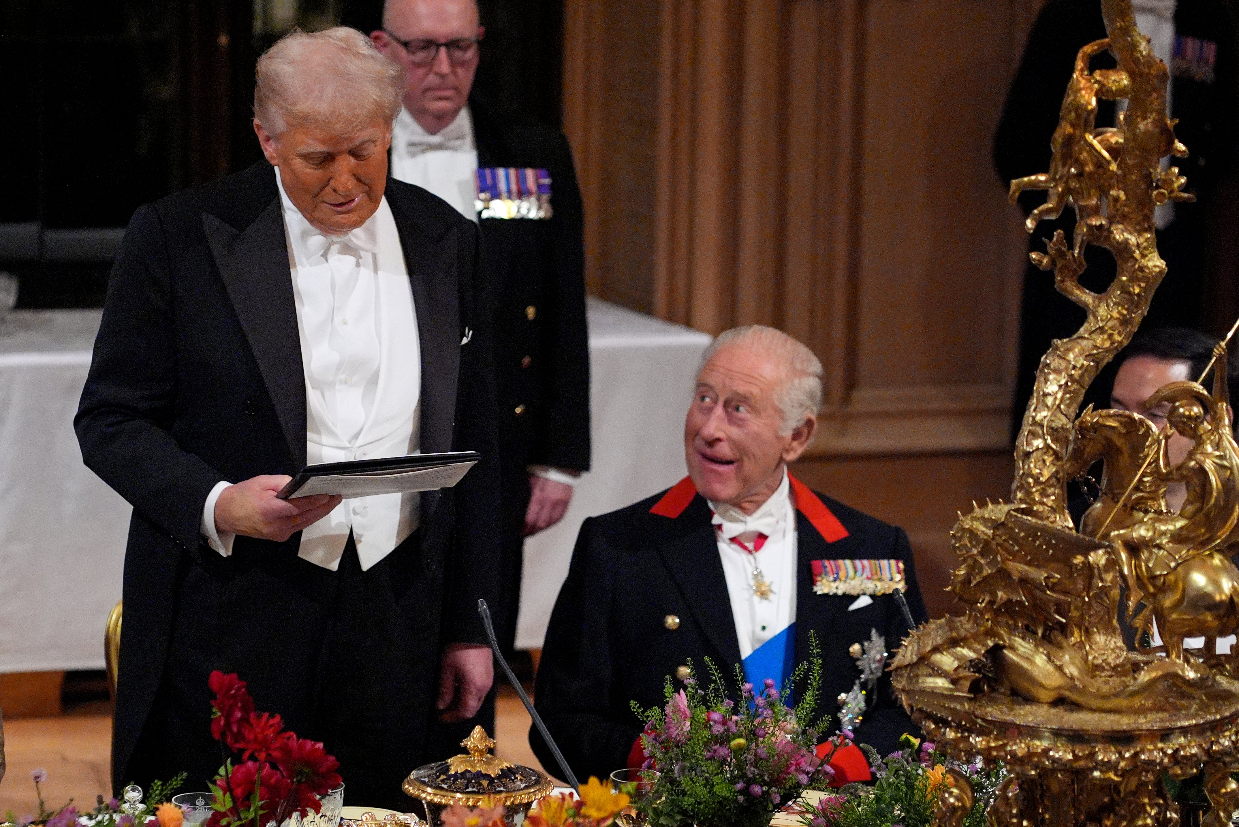 El presidente Donald Trump y el rey Carlos III brindaron el miércoles por ellos y por sus respectivas naciones en el banquete de Estado en el castillo de Windsor