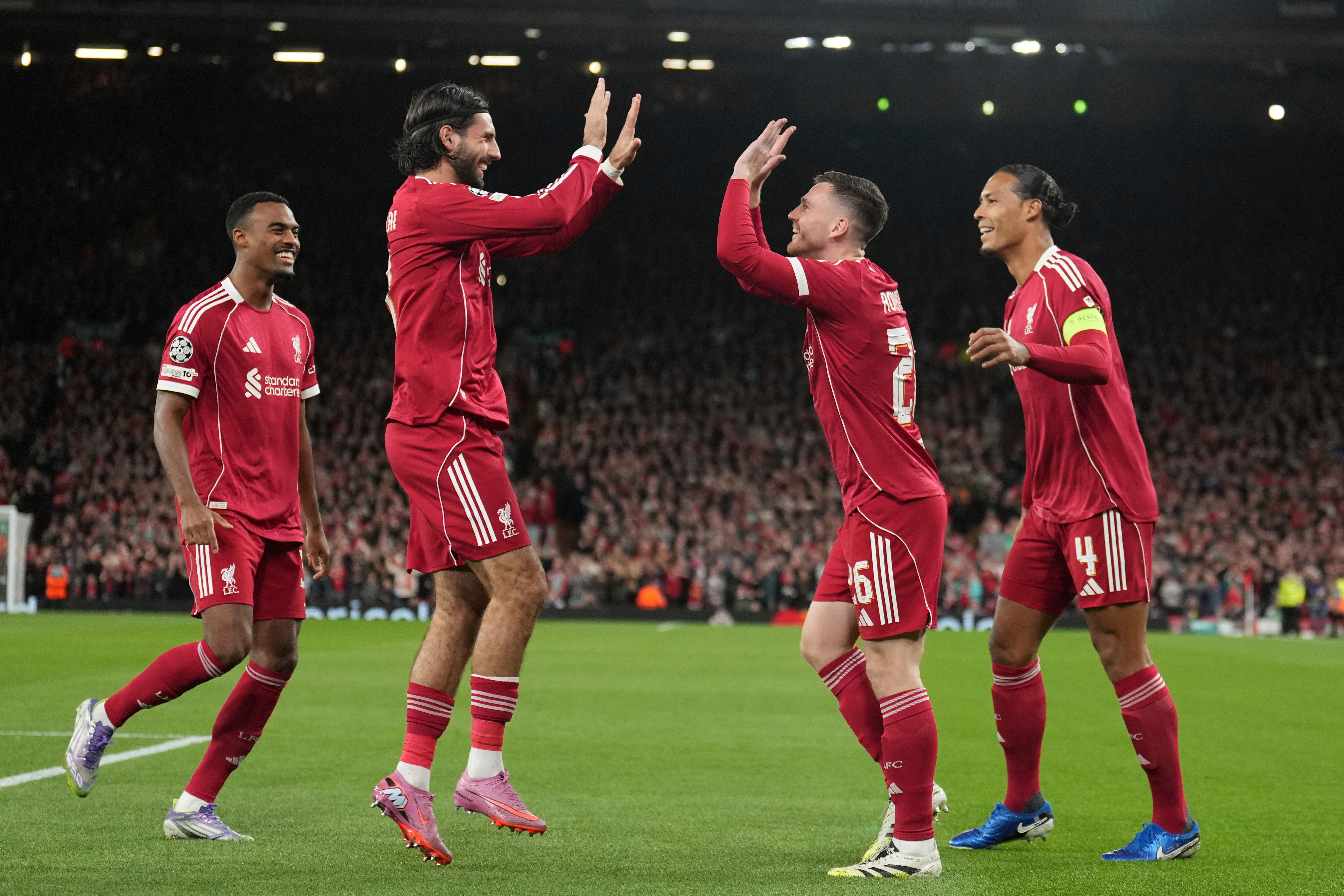 El campeón PSG arrasa y Liverpool se impone en la agonía en arranque de la Liga de Campeones
