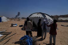 Crece desesperación para una familia palestina obligada a huir nuevamente en Gaza