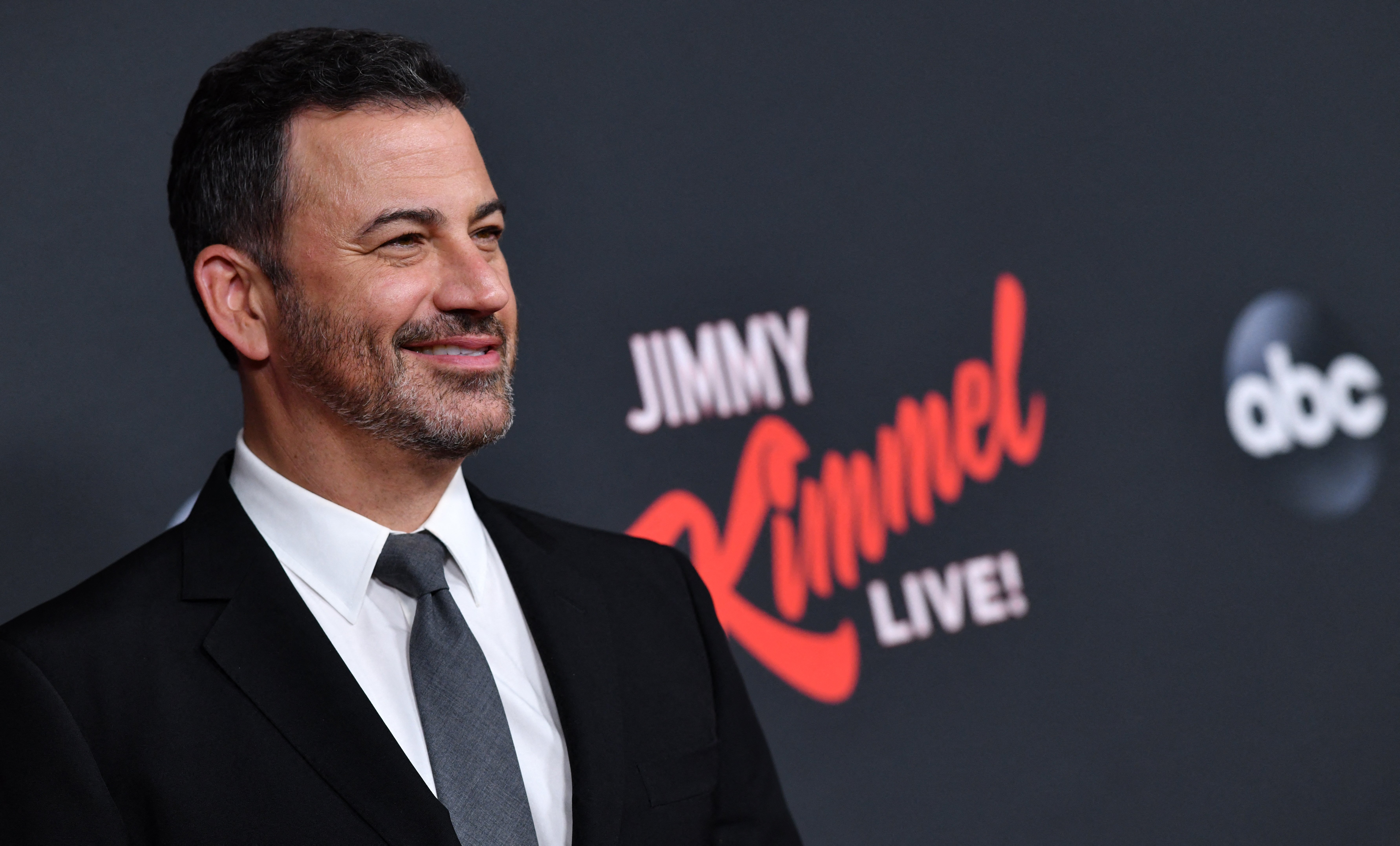 Al parecer, Kimmel iba a hacer una declaración durante el programa del miércoles, pero ninguna de las partes pudo llegar a un acuerdo sobre qué lenguaje utilizar para no exacerbar aún más la situación en el momento en que la grabación debía comenzar