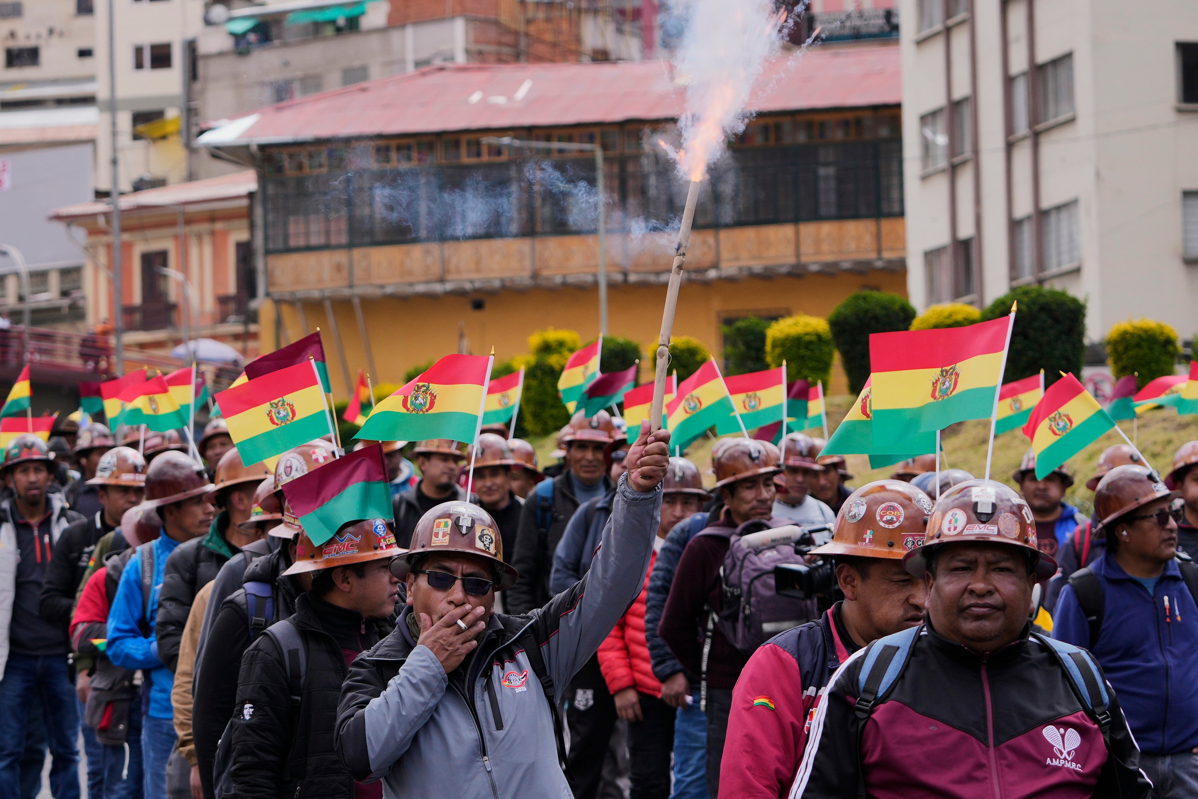 Mineros de Bolivia marchan en demanda de acciones contra la extracción ilegal y el saqueo