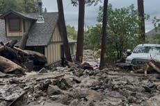 Deslaves atrapan a conductores, sepultan carreteras y dañan casas en el sur de California