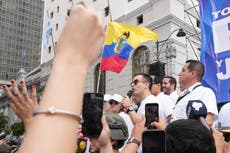 Presidente de Ecuador convoca a consulta popular para reformar la Constitución