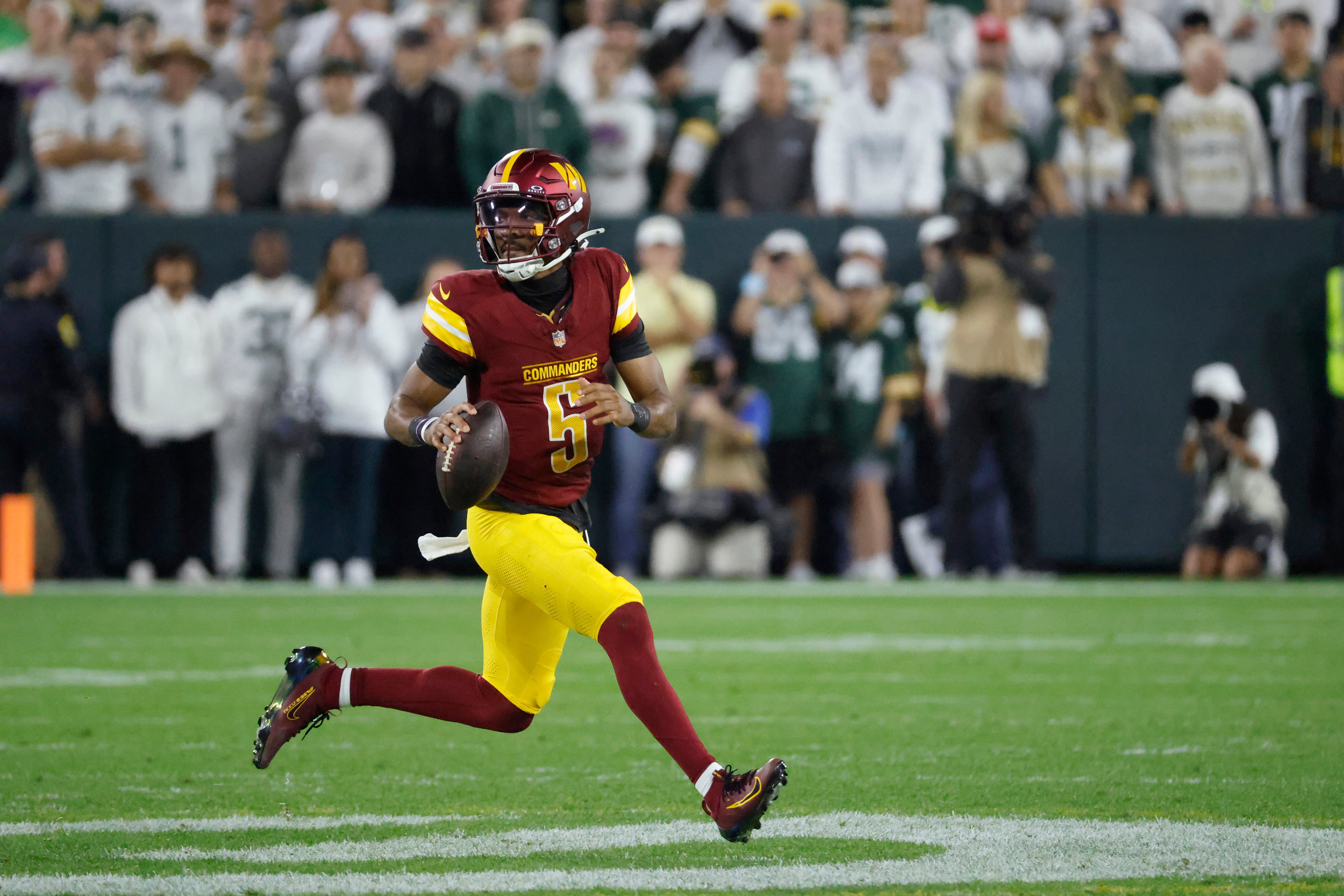 Jayden Daniels de Commanders no jugará contra Raiders el domingo por lesión en la rodilla