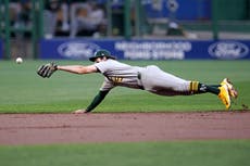 Jack Wilson hace 1er lanzamiento a su hijo Jacob antes del juego Piratas-Atléticos