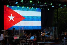 Silvio Rodríguez inicia gira latinoamericana con un repleto concierto en la Universidad de La Habana