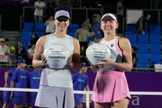 Świątek supera errores de servicio y gana el título del Abierto de Corea ante Alexandrova