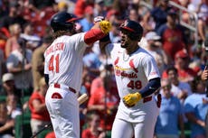 Herrera conecta jonrón y Cardenales retrasan celebración de Cerveceros con victoria 5-1