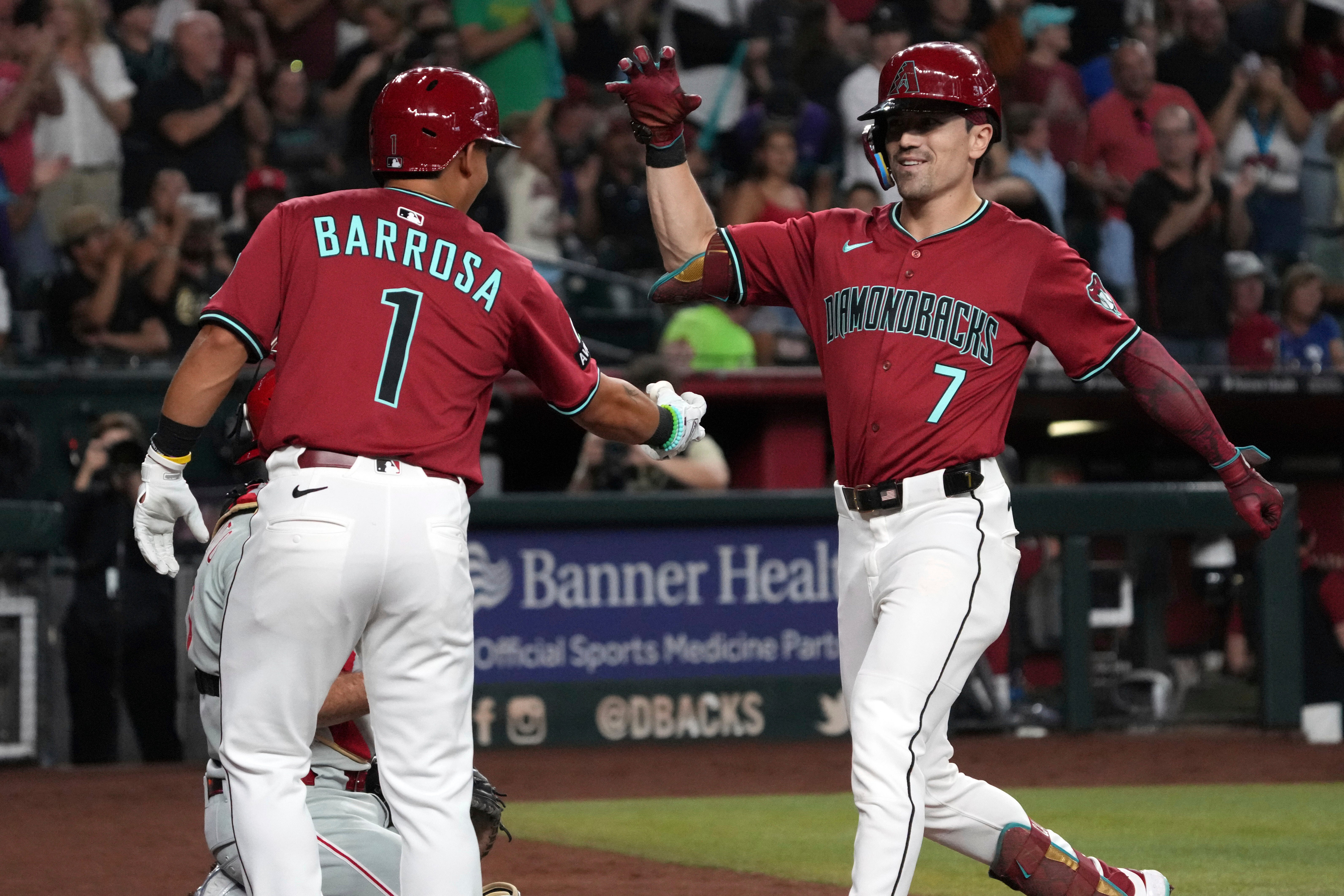 Carroll logra cuatro impulsadas y Diamondbacks se acercan al comodín con triunfo 9-2 sobre Filis