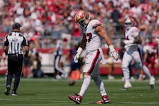 Nick Bosa de los 49ers sale lesionado ante Cardinals y manda señal de desaprobacion a la tribuna