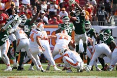 Dos goles de campo bloqueados y devueltos para TDs destacan en una jornada agitada de la NFL