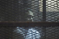 Egipto anuncia indulto para destacado activista que pasó seis años entre rejas