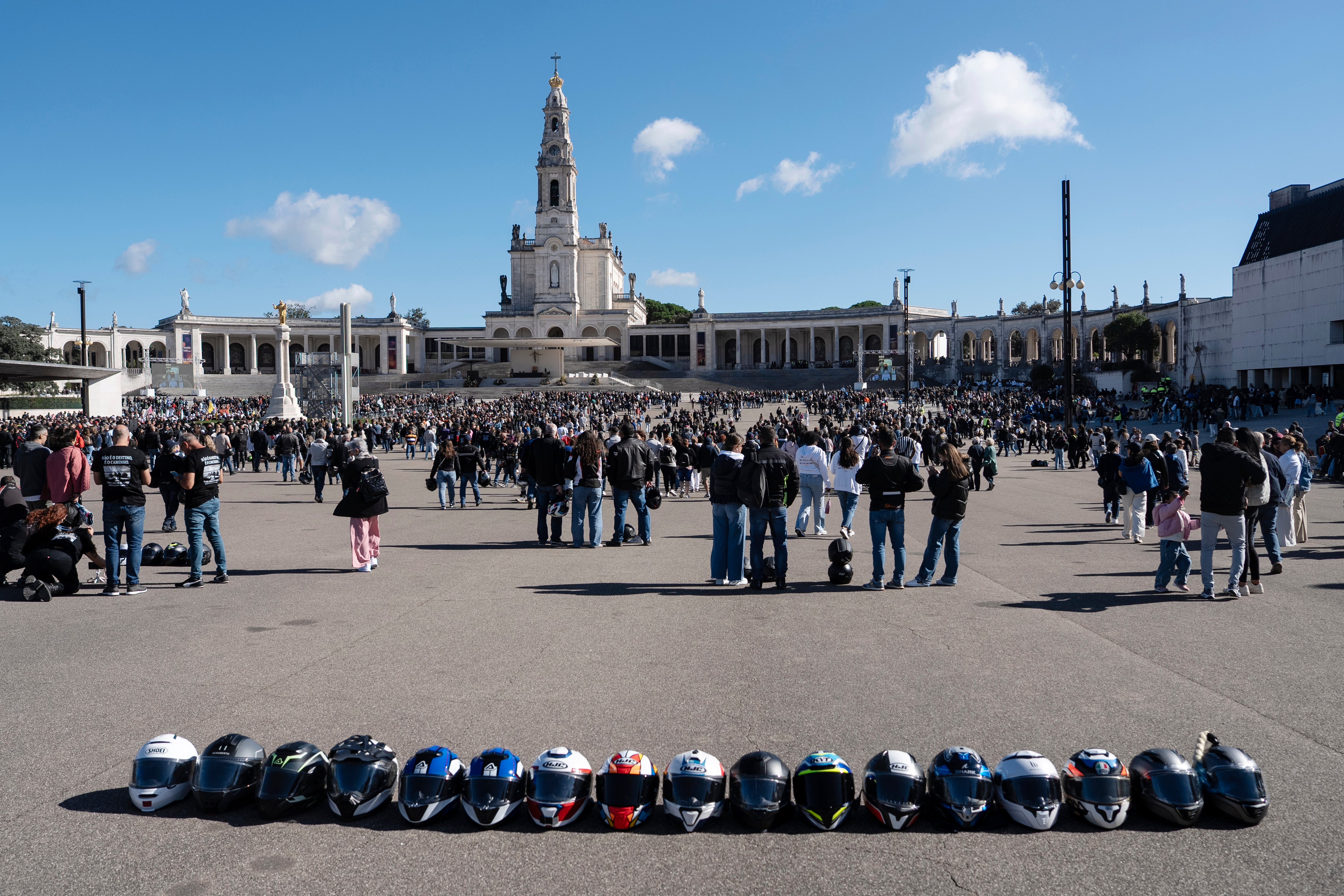 Miles de motociclistas se reúnen en Fátima, Portugal, para la bendición anual de cascos