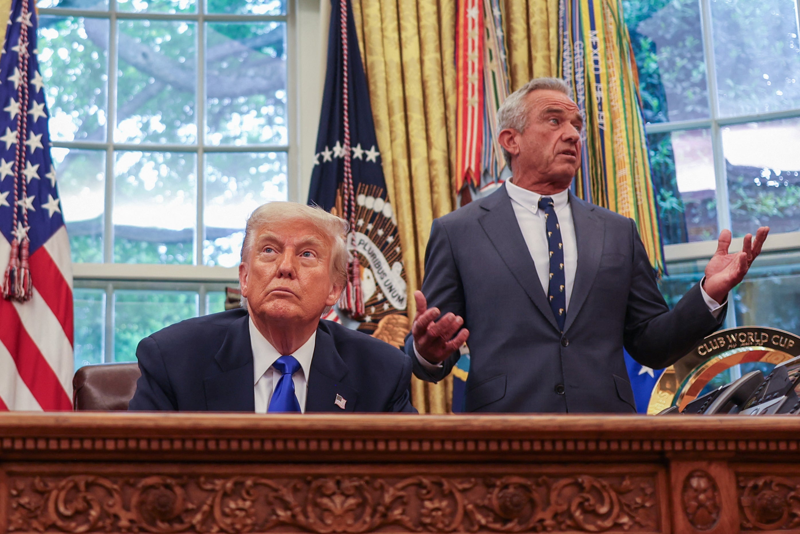 Se espera que el presidente Donald Trump y el secretario de Salud y Servicios Humanos, Robert F. Kennedy Jr., anuncien este lunes un supuesto vínculo entre el autismo y el uso del analgésico acetaminofén (también conocido como paracetamol) durante el embarazo.