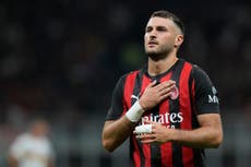 Giménez y Pulisic marcan y AC Milan vence 3-0 a Lecce para avanzar a octavos en la Copa Italia