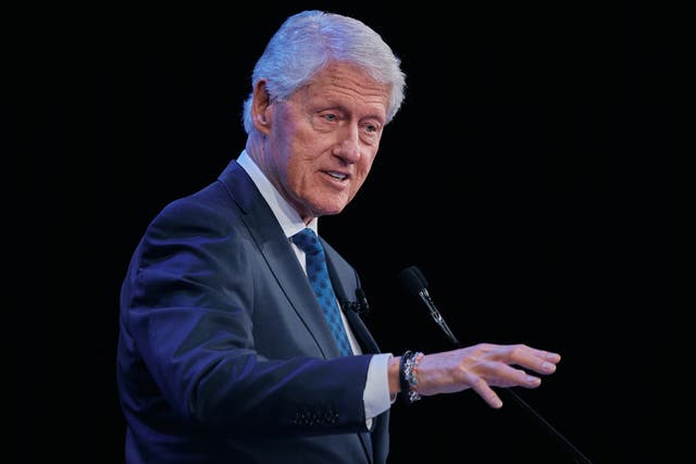 <p>El expresidente Bill Clinton ha solicitado la publicación “inmediata” de cualquier archivo adicional relacionado con Jeffrey Epstein en el que sea mencionado o figure, en favor de la transparencia</p>