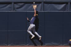 Chourio y Mears ayudan a Cerveceros a vencer 3-1 a Padres y a evitar barrida en 3 juegos