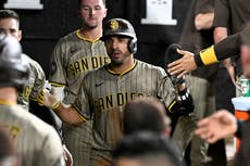 Laureano, jardinero de Padres, se fractura un dedo y se perderá la 1ra ronda de los playoffs